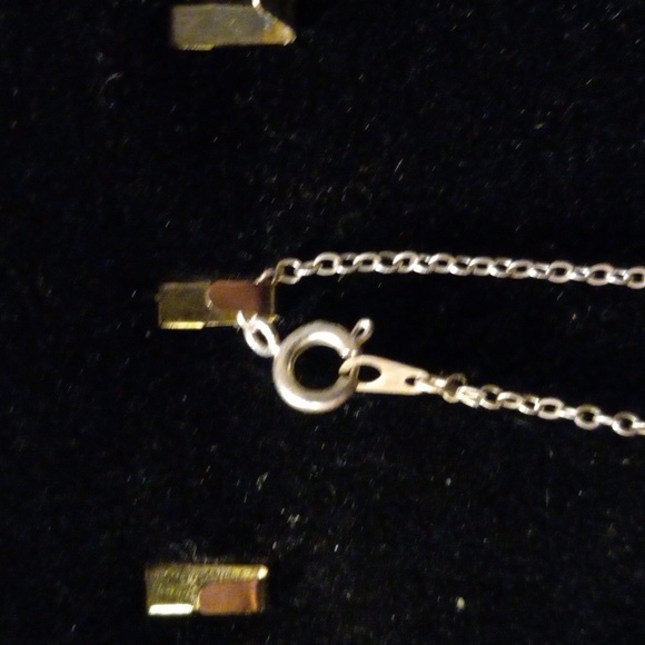 Birthstone pendant on a 16" chain - Picture 5 of 5